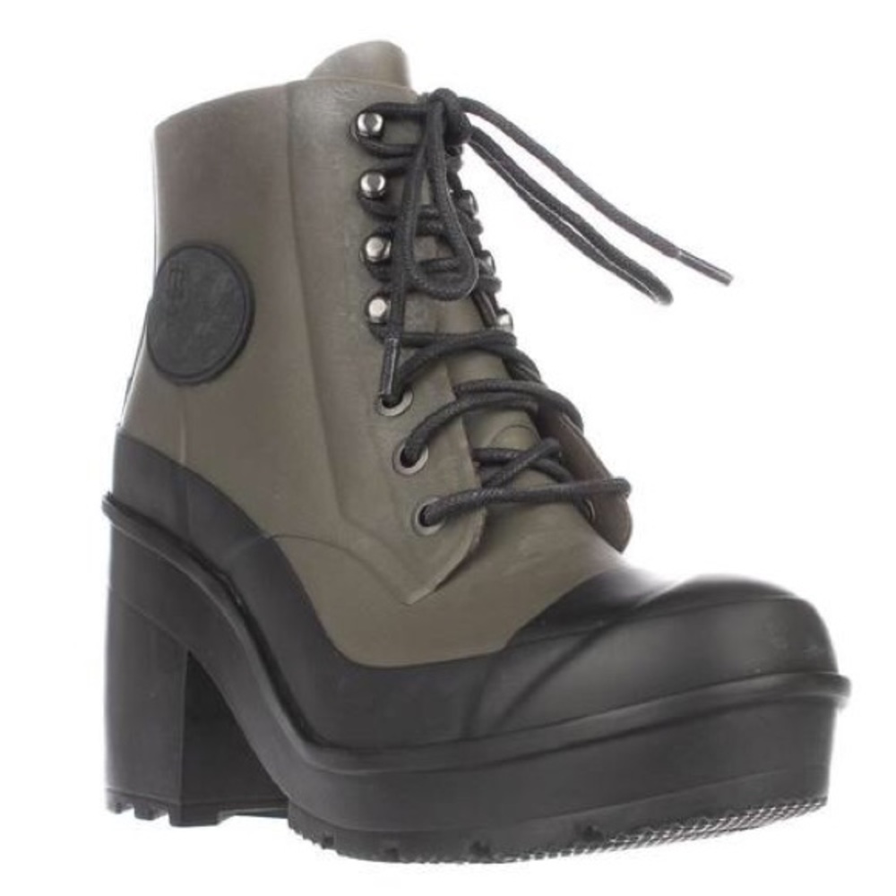 Hunter Block Heel Lace Up Rain Booties - size 8